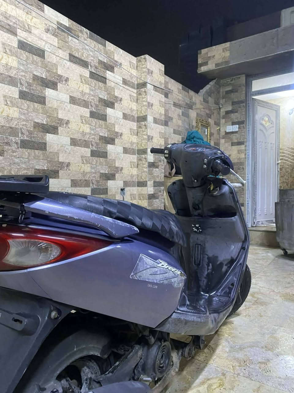 سلام عليكم 
دراجه بريز بحالة الوكله نازله من الرمبه صاله 25 يوم دراجه لون مميز مكينة مكفوله شلعه ومعدل صاروخ كفرات بلادي السعر 800 وبيه مجال مكاني بغداد مدينة الصدر ***********
