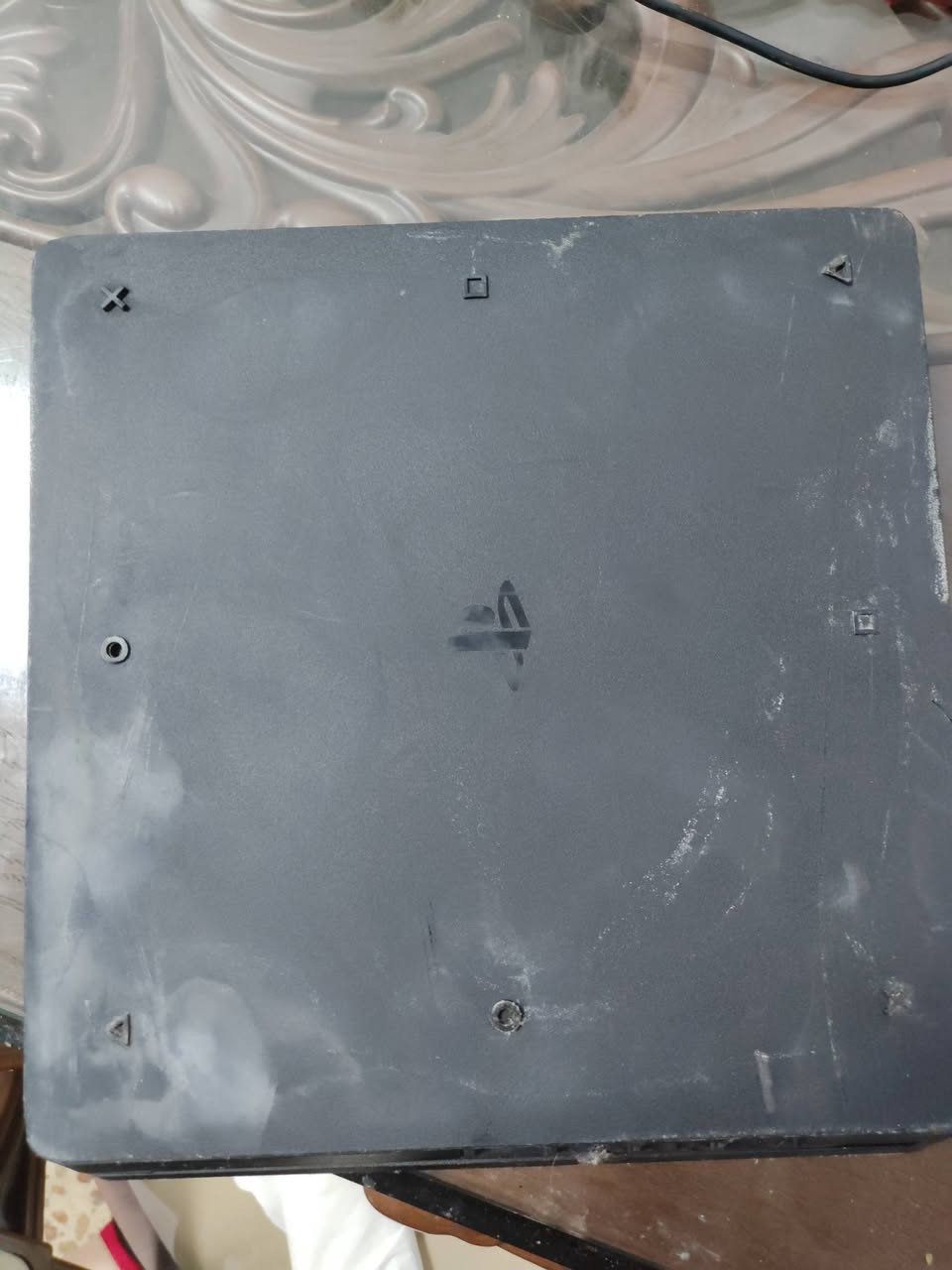 بلي 4 سلم اون لاين + يو بي اس + دركسون PXN/V9 گير عادي ما مستخدم هواي 
الجهاز مفرمت مساحتة مثل ما واضح بالصورة

ما مفتوح نظيف من الداخل اما الكڤر مو كلش

نظام 13.02

+قرص گراند 5 هدية

+2 يدات وحدة أصلية بس الگير مالتها يشكل و الثانية كوبي كلشي ما بيها

+ كيبل شاحنة اصلي ،

اليو بي اس :

مثل ما واضح بالصورة كل المعلومات و يضل ربع ساعة او اقل على حسب الكهرباء،
بي مدخلين، 

الدركسون من pxn نسخة V9

متوافق مع منصات متعددة، بما في ذلك كمبيوتر Pc

 و بلي3 وPS4، وPS5، وXbox One، وXbox

 Series X|S، و Nintendo Switch. 

الدركسون عندة تطبيق تمسح الQR و تحملة، 

*البلي مرات يشكل من تدخل قرص*

*الدركسون مع الكارتون ماله بس الكارتون شوي متبهذل *

مكاني بغداد مدينة الصدر قطاع 1

تجيني للمحل مالتي تفحصهن وحدة وحدة

البلي و الدركسون و اليو بي اس هذن

 كلهن سعرهن 300 الف قفل❗

للتواصل واتس *********** تراسلني او تخابر عليه،

لا يوجد توصيل❗
