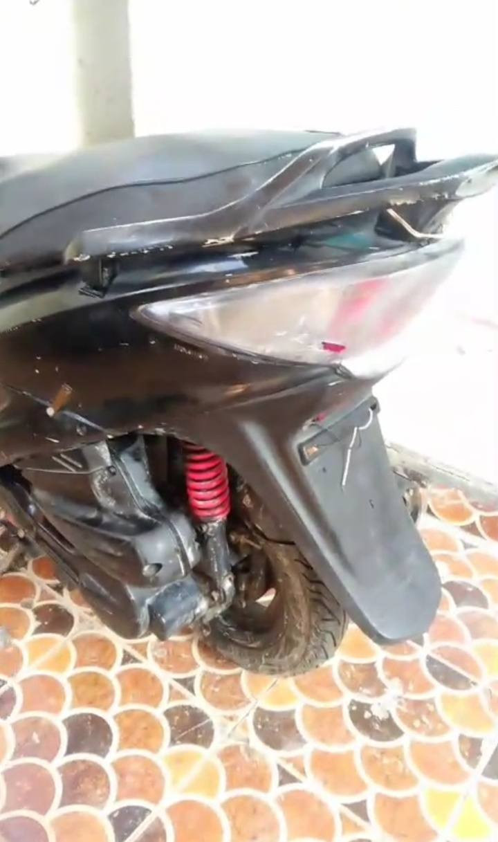 السلام عليكم دراجه جي فور  للبيع كوم حديد دراجه شغاله عوزها غلاف   سعر ١٥٠ وبي مجال قليل 
مكان رفاعي 
***********
