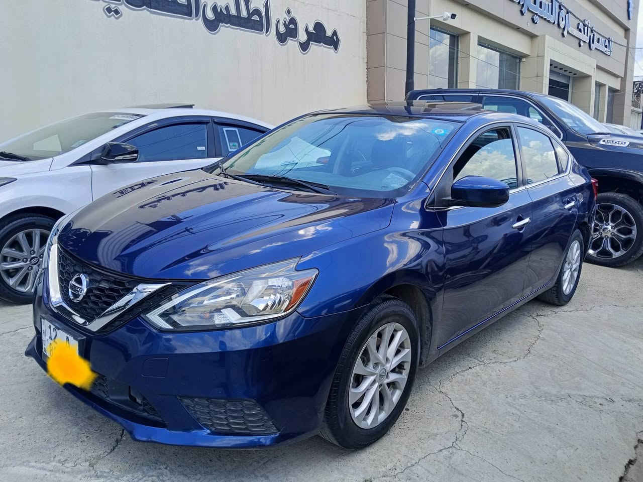 السلام عليكم للبيع سيارة نيسان سنترا  موديل 2018 هزة ماساقطة ورقم جديد سيارة باسمي  سيارة فول بصمة تشغيل وبصمة باب سلايت رادار أمامي حادثها بدون أير بكات الحادث مأشر بالاحمر باب وداير طخمها نظيف بس جهة اليسار بيها داريم شفت شويا تعبان تفاصيل أكثر اتصل بالرقم ‏‪0773 903 8208‬‏
