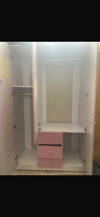 ميز كبير • جديد • قابل تفاوض