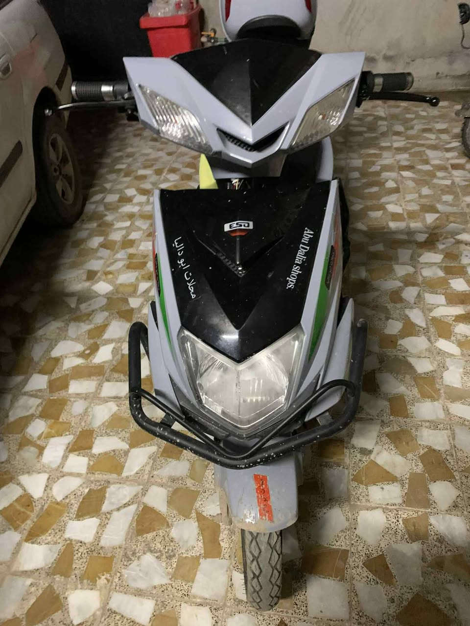 السلام عليكم ماطوري سكنس. للبيع.  او مرواس مع. 318.          مواصفات 6 باتري علئ. فحص          ملف 2000. عقل. الاصلي     مدرعه.  تثبيت سرعه   يحتوي علئ صندوق اضافي.    سعرو 550 بي مجال.    مكاني موصل مزارع زيونه قرب المرور.  رقمي ***********
