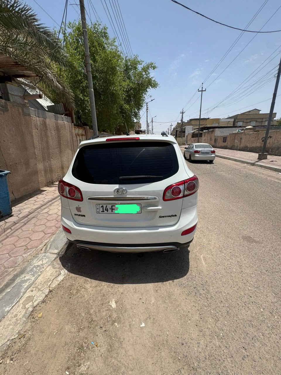 سياره سنتافي ٢٠١٢ 
وارد خليجي ٤ سلندر
٧ راكب رقم بصره
 باسمي السياره
السياره فول ما عدا البصمه
 تبريد ٣ قطع منضومه كامله جديده
السياره مجفته على ايدي مكاني البصره
بيها مكان خياس كلش قليل موضح بالصور
السعر ١٣٢ وبيها مجال
رقمي *********** البصرة, العراق
