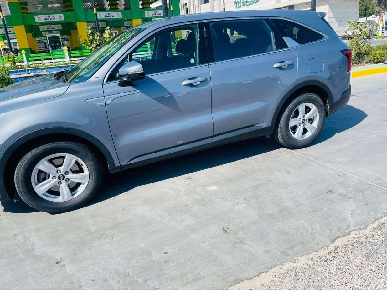 سلام عليكم  للبيع كيا سورنتو موديل 2021 ضرر  يدعاميه خلفيه وجنطه بارد الصور مرفوقه بلمنشور  
ويبيها بلعراق صبغ جاملغ خلفي وباب خلفي كلير فقط 
7 راكب 
4 سلندر 
شاشه 
كامره 
حساس 
فور ويل 
رقم بغداد تحويل ثاني يوم 
السعر160 شراي اتصل 
الخاص مغلق 
*********** Colombo, Sri Lanka
