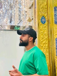 أبيع تيشيرت رجالي لون أخضر نضيف وحالته زينة، ويا كاب أسود ستايل شبابي،...