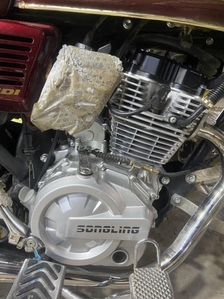 السلام عليكم دراجه سيفان موديل 25 دراجه اخت الزيرو مماشيه هواي مكاني ديالى خرنابات السعر خاص اتصل وبيك خير ودلل ***********
