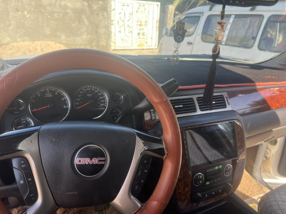 سلام عليكم للبيع يوكن بتره موديل 2013كير محرك حداديه اربكات شواصي كله كفاله منضومه غاز لايت زنون فتحه سقف محرك 5300 سياره جاهزه من كلشي ***********
