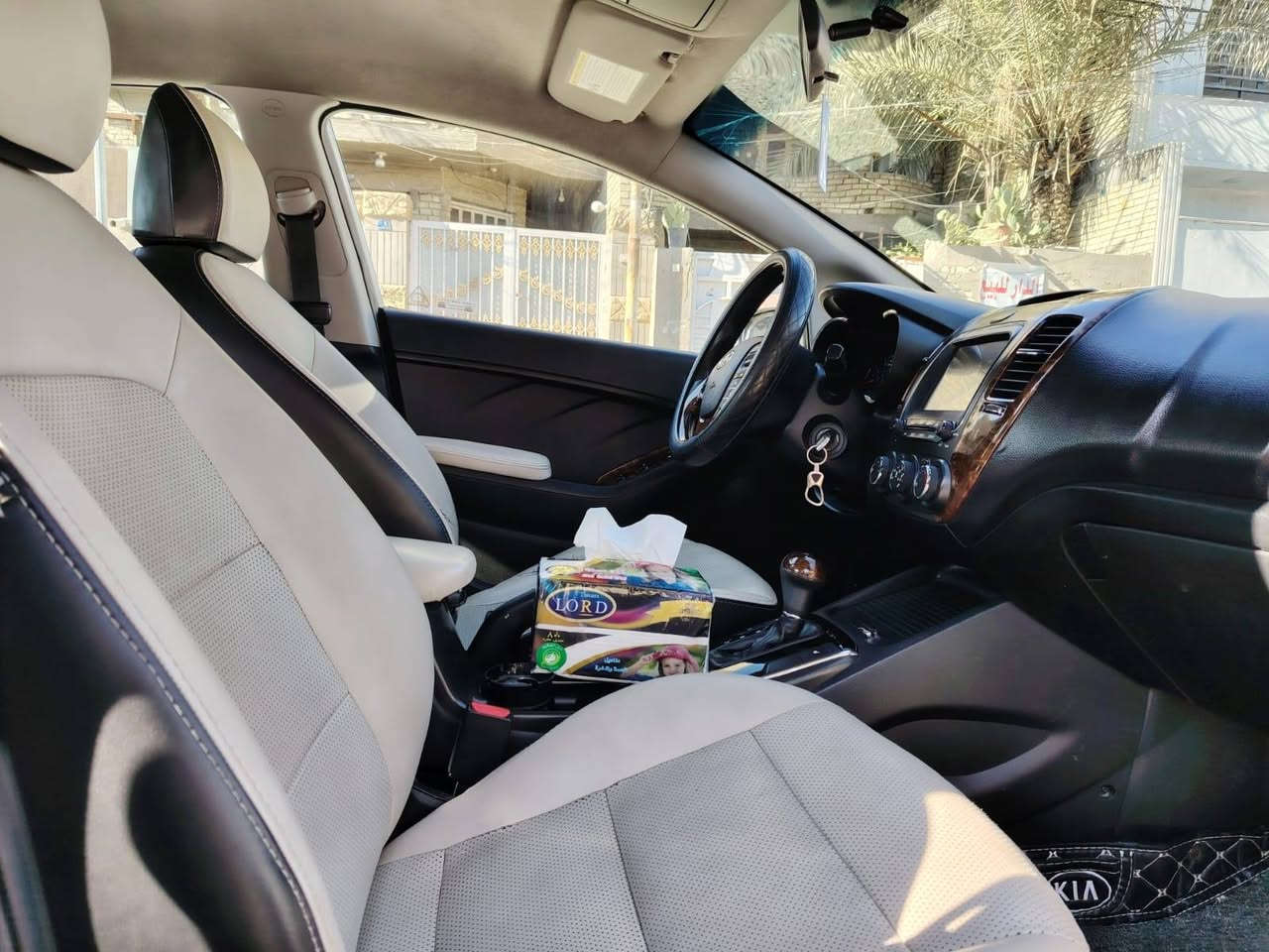 السلام عليكم كيا فورتي موديل 17 وارد كندي بيها جاملغ خلفي وبالعراق تبدل بيها بنيد بدون ايرباك بدون دواخل كشنات جلد لونين شاشه كبيره هيتر كشن تخم تاير جديد باتري جديد مكينه 2000 دوش قبل شهرين مبدله مال كصه صدر نص عمر  السعر 117 وبيها مجال مكان السياره بغداد الرصافه للاستفسار ***********
