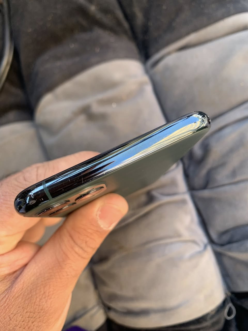 سلام عليكم
ايفون 11 برو ماكس 
ذاكرتة 64
بطارية 70 
فقط كسر صغير بلضهر 
كلش نظيف 
كلة شغال
250 الف وبي مجال 
مكاني اعظمية 
***********
