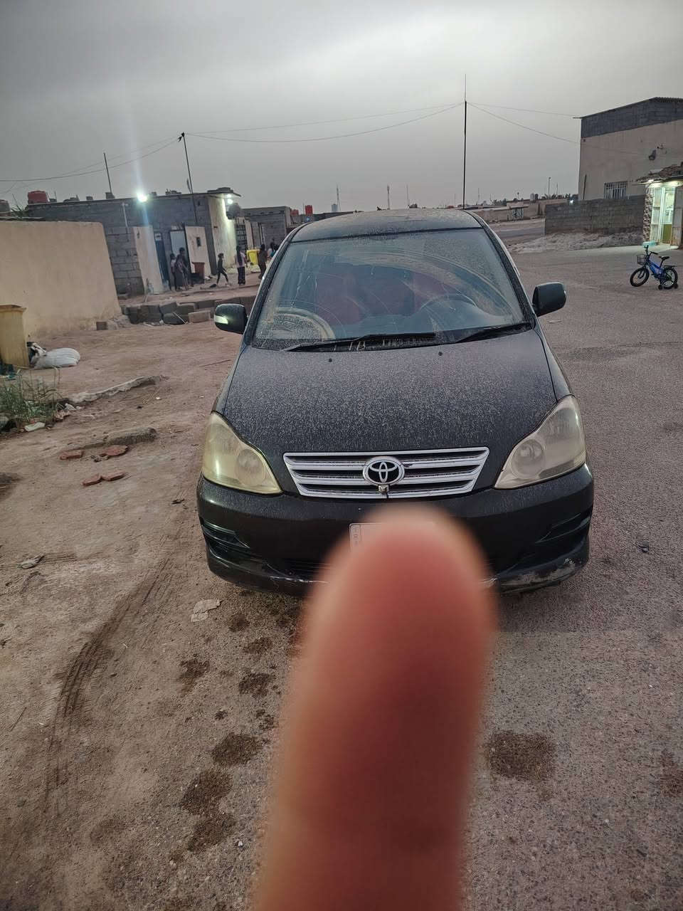 السلام عليكم البيع ابصم  كفاله عامه ترهم مراوس صالون خصوصي عادي سعر ٧٠بيه مجال قليل مكان بصره كرمت علي سكن مطار معلايه سياره مديل2003سنويه 2013راعيه موجود شرط تحويل ***********
