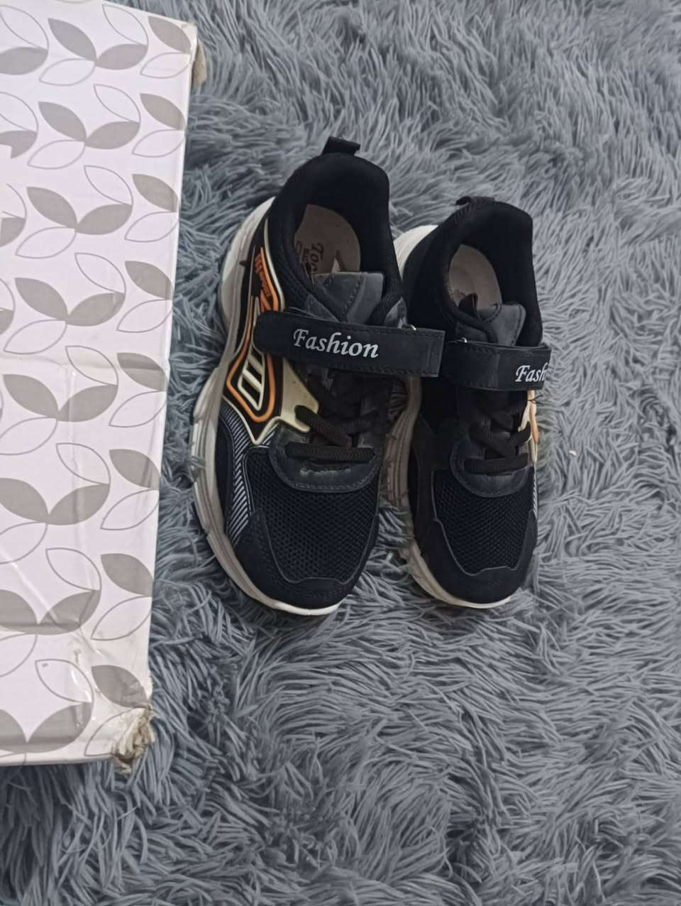 احذيه جدد تصفية محل ٣٥٠ زوج  شبابي ولادي وبناتي واطفال اشكال وقياسات مختلفه ابيعهن كلهن سوه شلعه وحده ماابيع مفرد اريدهن كلهن مليون و٢٠٠  الي يريدهن حتى يستفاد منهن وخصوصا جاي موسم عيد والسوك ماشي خيراسلني خاص


**إذا كنت صاحب هذا الإعلان وتريد حذفه لأي سبب، رجاءا أرسل رسالة إلى الدعم الفني**