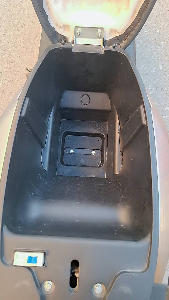 موصفات الدراجه
دراجه جي 9 موديل 2025 نظيفه من كل مكانات وياها سويج2 وياها بصمات2وصندوق كبير وياها شاحنتها 
الدراجه لون رصاصي مابيهه اي عطل ولا مصلحه سرعتهه80 كيلو معه 6 بطاريات ثنين يزودن و اربعه بل شاشه ودبل اشاره ولايت عالي ناصي وترجع بك وتشيل راكبين وتتحمل وزن ودبلات قويه ثنين وره وثنين كدام بيه بلوتوث سماعات عاليات 
(السعر 775)
رقم الهاتف*********** واتساب ورصيد البصرة, العراق
