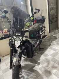 دراجه شحن بعدهاا جديده 750 وبيهاا مجال 07815425151