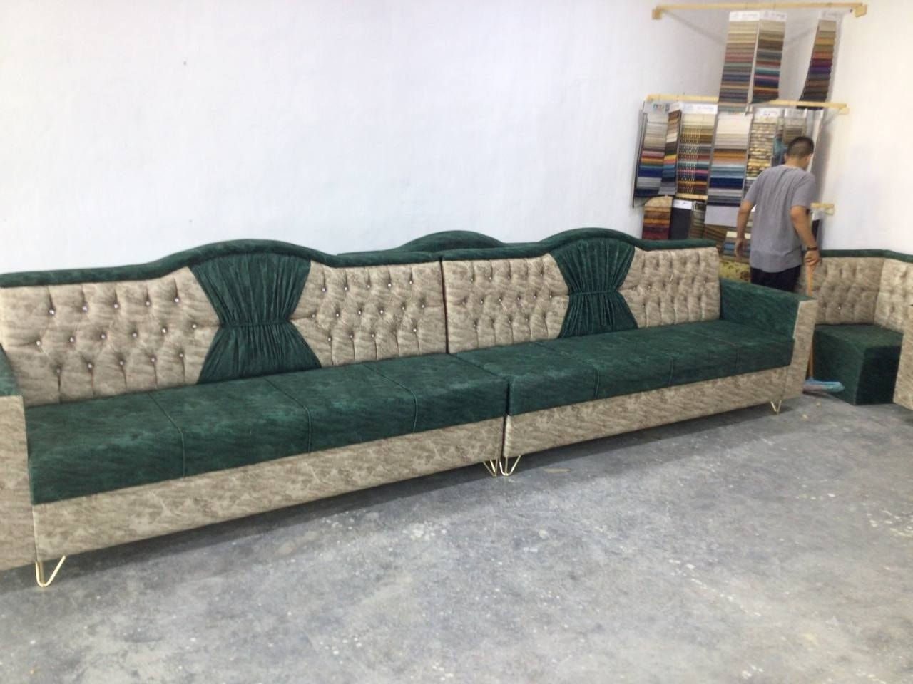 ✨ “وَقُلِ ٱعۡمَلُواْ فَسَيَرَى ٱللَّهُ عَمَلَكُمۡ وَرَسُولُهُۥ وَٱلۡمُؤۡمِنُونَ” ✨

⚜️ معرض الرشيد – عنوان الفخامة والتميّز ⚜️

🏡 تصاميم فريدة تفصيل حسب ذوقك ومساحتك
✔️ موديلات أنيقة تلائم جميع الأذواق.
✔️ تنفيذ دقيق يتناسب مع أبعاد منزلك وألوانه المفضلة.

🔹 احترافية ودقة في العمل
✔️ فريق متخصص يضمن لك تنفيذًا مثاليًا.
✔️ خدمة قياسات مجانية بأعلى درجات الدقة.

🌿 أفضل المواد الخام – جودة تدوم لسنوات
✔️ خشب الزان الروماني المجفف المعروف بمتانته الفائقة.
✔️ خشب السنديان الأمريكي لضمان الصلابة والقوة.
✔️ إسفنج مميز اول الأول لراحة لا مثيل لها.
✔️ أقمشة مستوردة مقاومة للماء وسهلة التنظيف.

🎨 خيارات تصميم حسب رغبتك
✔️ حرية اختيار لون الخشب والقماش بما يناسب ذوقك.
✔️ تشكيلات متنوعة تناسب جميع الأساليب والديكورات.

💎 الجودة والموثوقية في كل تفصيلة 💎
✔️ منتجاتنا مصنوعة بأعلى معايير الجودة لتدوم طويلًا.
✔️ ثقة عملائنا هي سر نجاحنا، وأعمالنا تتحدث عن نفسها.

📍 موقعنا:
📍 بغداد – المحموديه - ناحيه الرشيد 

📞 للتواصل والاستفسار:
📲 ***********

⚜️ معرض الرشيد– حيث تلتقي الجودة بالأناقة ⚜️
📩 اتصل الآن واجعل منزلك يعكس ذوقك الخاص!
🎊 حوّل بيتك إلى تحفة فنية بأيدي محترفين! 🎊
