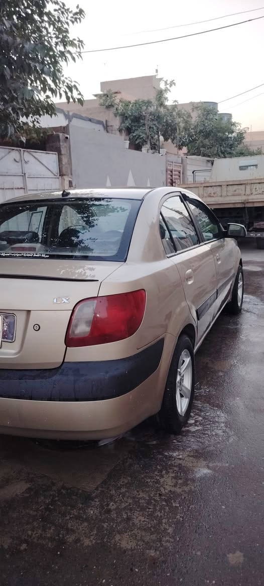 كيا ريو للبيع موديل 2007 بيها قطعتين رقم بغداد سنويه 2028 كاربون بانزين بيها تبريد تدفئه شغلات سعر الشرعي بل موصل    78 ***********
