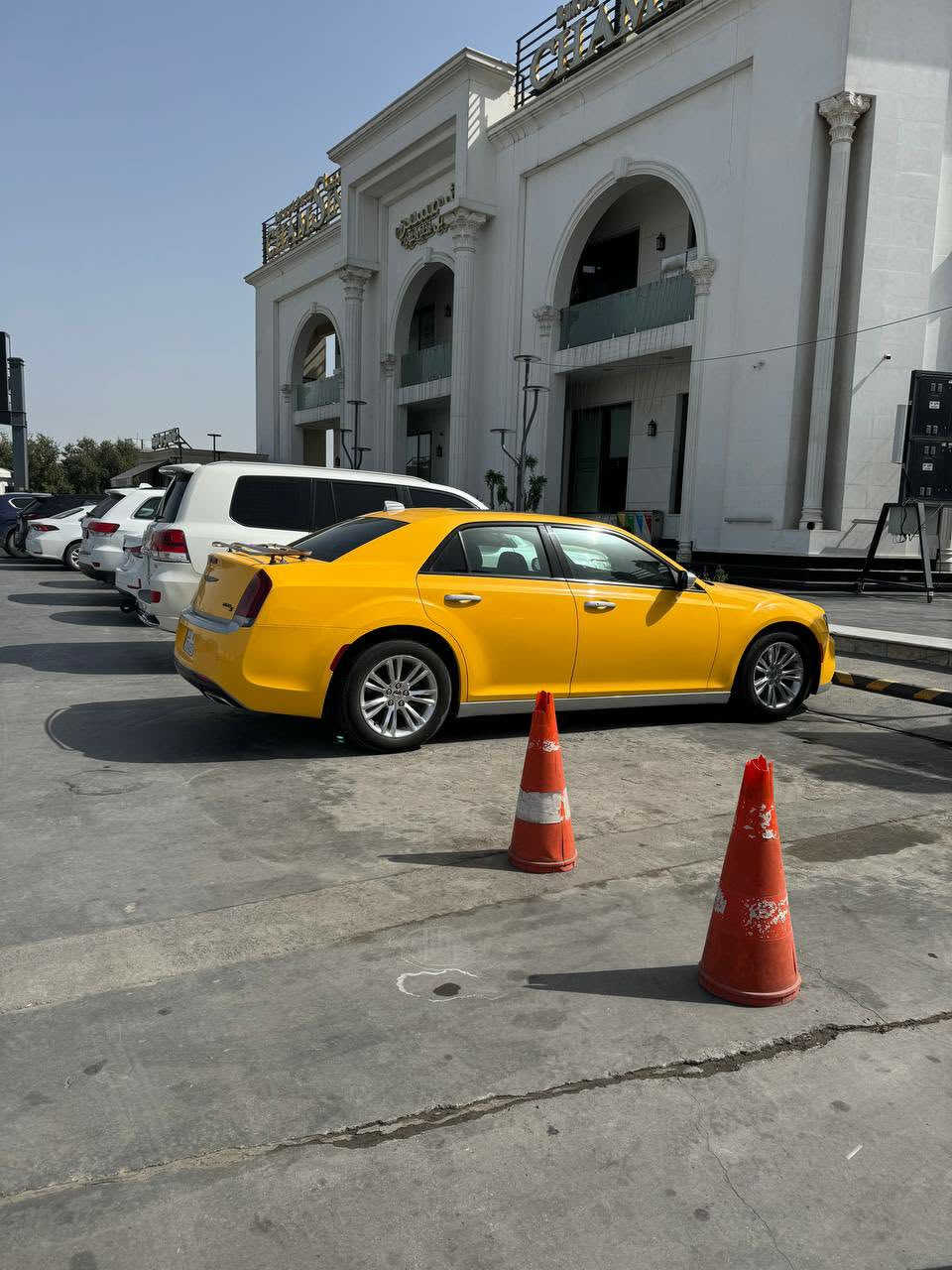 اوباما  2022 S امريكي اصل اصل 
رقم بغداد دولي بسمي 
نضامين غاز بانزين 
حادثه تبديل بنيد 

مواصفات السيارة:-
*بانوراما
* نقطة عمياء . 
* حساسات امامية . 
* مصابيح امامية زنون مع  بلوجكترLED . 
* ويل قياس 18 مكسيكي اصلي. 
* حساسات خلفية .  . 
* شاشه كبيرة مع نظام ملاحة نفكيشن GPS .
* سستم صوت كامل مع دمام خلفي 
* كراسي جلد طبيعي شعار S
* مقاعد أمامية كهربائية عدد 2 .  . 
* مقاعد أمامية تبريد وتدفئة . 
* مقاعد خلفية تدفئة . 
* تشغيل عن بعد .  . 
* تدفئة ستيرن . 
* محدد سرعة .  . 
* كاميرا خلفية دوارة.
* مرايا رادار مع ترحيب متحسسة للاضاءة  
* دخول ذكي (بصمة)
اي استفسار ***********

السعر ٢٨٥ وبيه مجال
