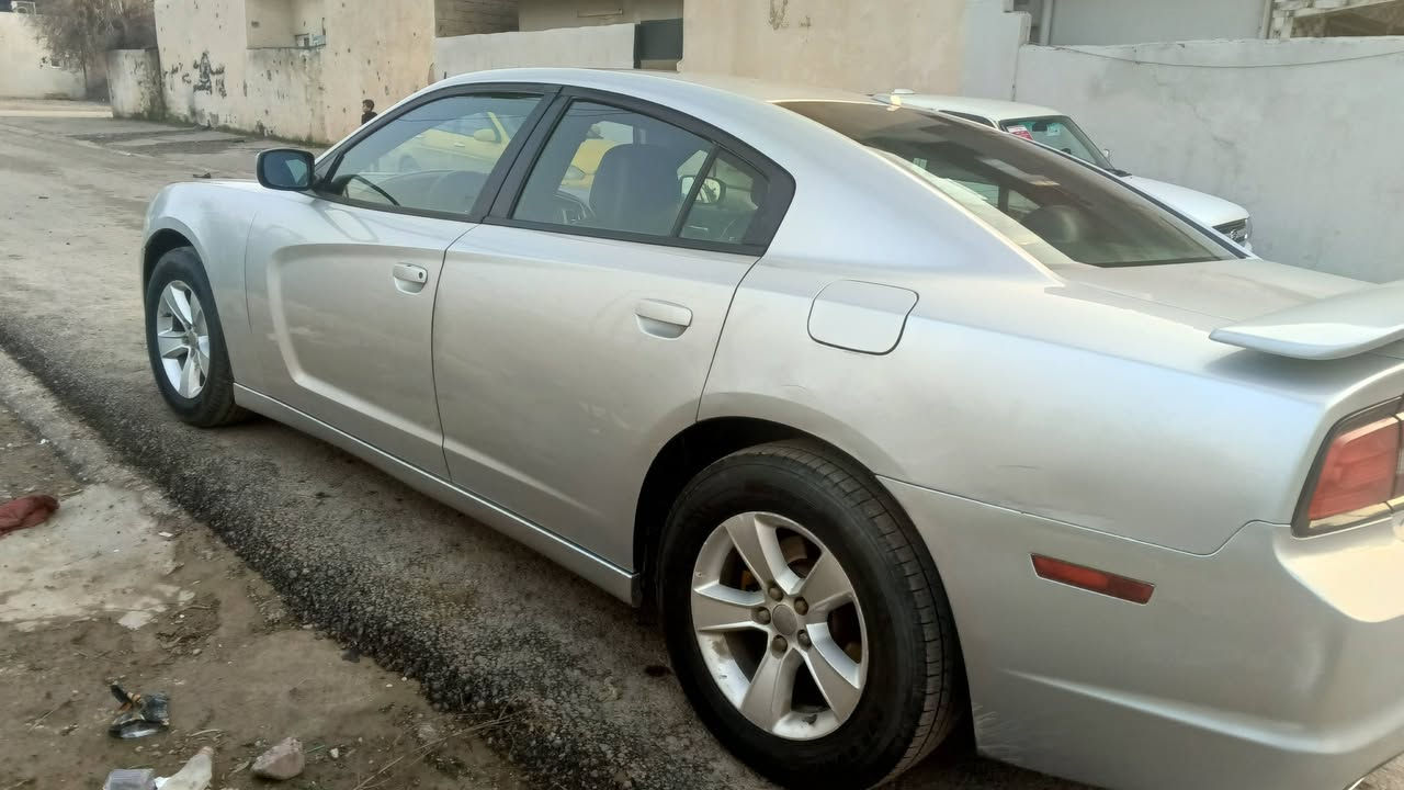 جارجر2012 داخل جلد اسود گير طياره 8نمر دخول ذكي وتشغيل عن بعد فول بلا فتحه السعر 150 وبي مجال للستفسار عل رقم ***********او***********
