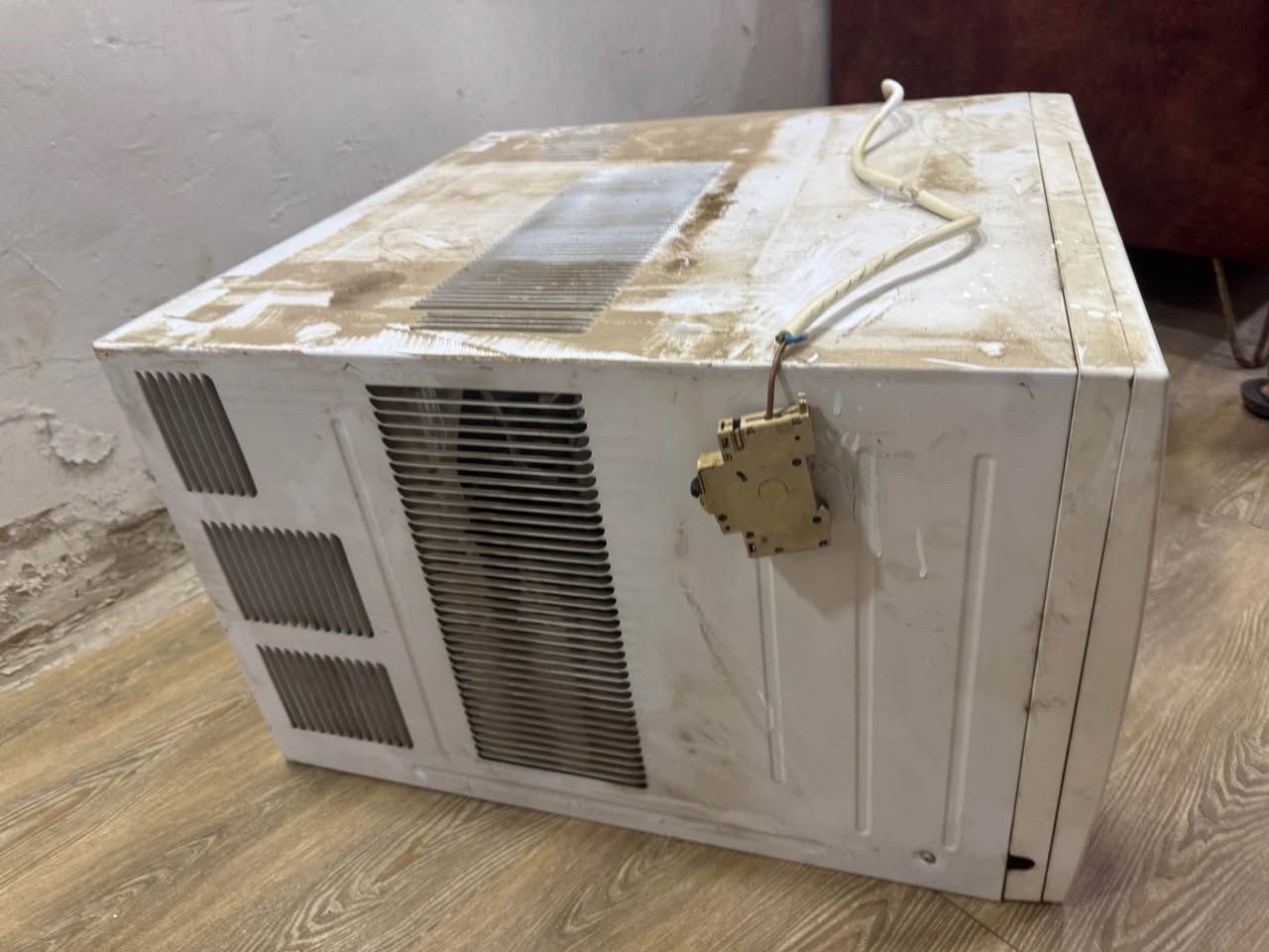 السلام عليكم مكيف هواء 2 طن تدفأة وتبريد الجديد مالته 600 الف استعمل 10 ايام فقط ودابيعه ب350 الف قفل العنوان المنصور دور السود للتواصل *********** بغداد, العراق
