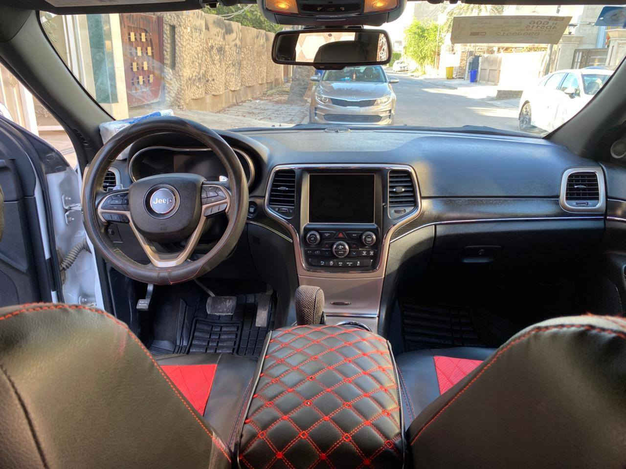 السلام عليكم
Jeep  2016 
فئه ليمتد مواصفات اللمتد معرفة 
فول مواصفات 
بانوراما 
تخم تاير جديد 
كير مكينه مكفوله وشرط الفحص 
السياره اكلين بدون حادث 
بيها فقط طخه صغيره بالبنيد واني عدلتها وصبغتها 
على كدها موجوده بالصوروصبغ الدعامية الاماميه 
شخوط فقط بيها 
السياره حلوه ونضيفة وماشيه 
165 الف كيلو مو ميل 
مكان السياره زيونه 
للاستفسار اكثر التواصل على الرقم وبي واتس اب 
***********
