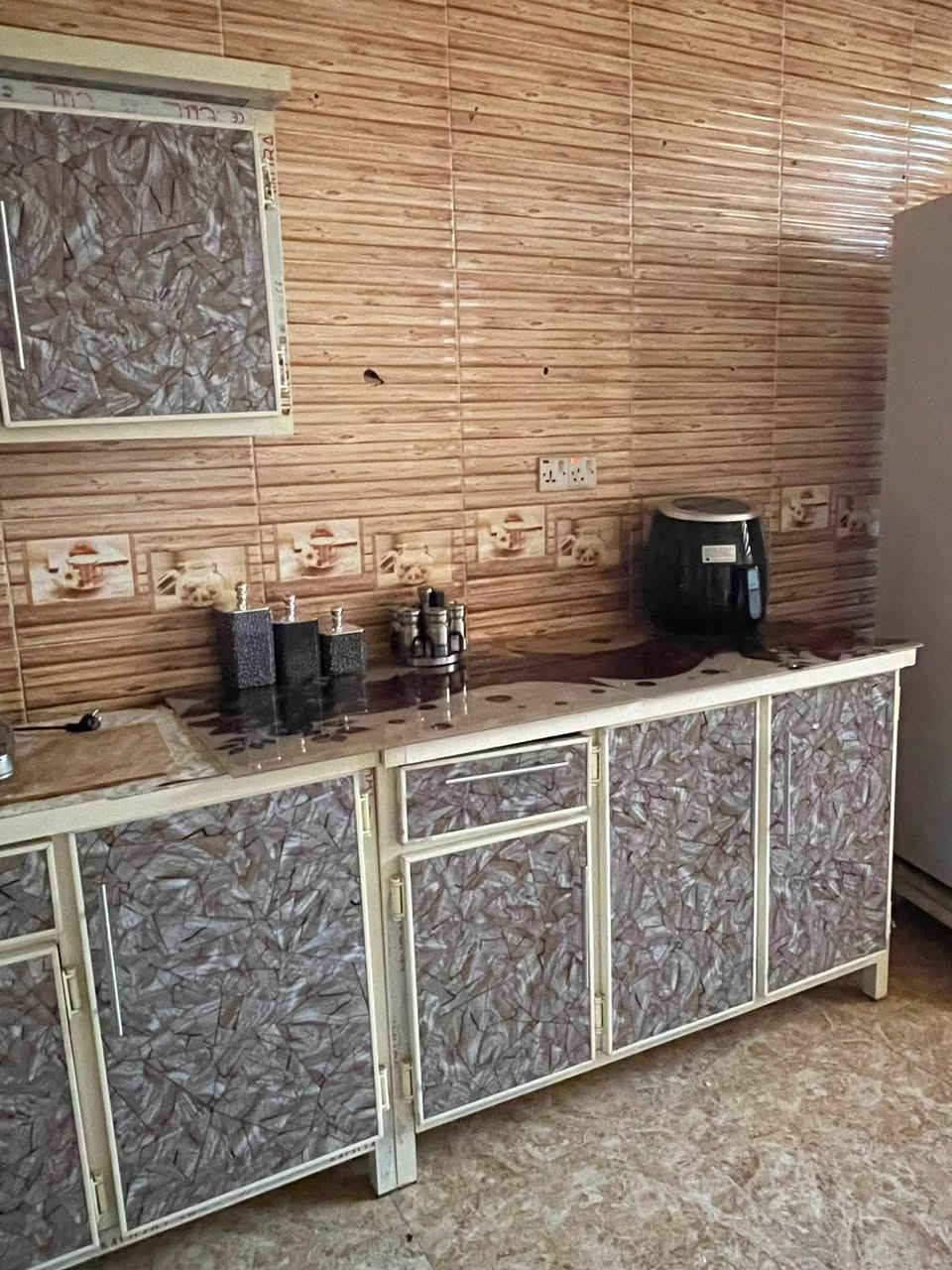 كاونتر ٣ قطع ويه السنگ ب٢٢٥ وبي مجال بسيط كركوك 
***********
