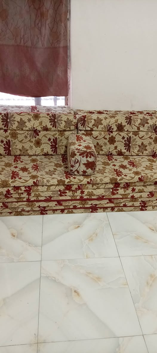 للبيع 
جلسه عربيه 8 دواشك 16متر 
السعر    175وبيه مجال      *********** 
حي العسكري

