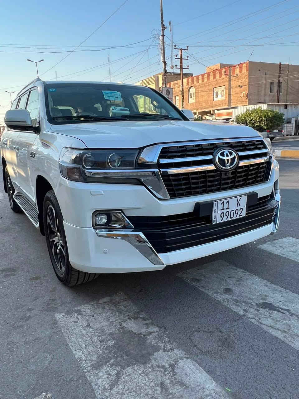 السلام عليكم لاندكروز موديل 19 رقم بغداد بسمي فول موصفات ماشيه 122 صبغ جاملغ خلفي فقط بدون دواخل السياره ع وضع الشركه كلش جديده 
مكاني بغداد السعر 430$بيها مجال 
***********
