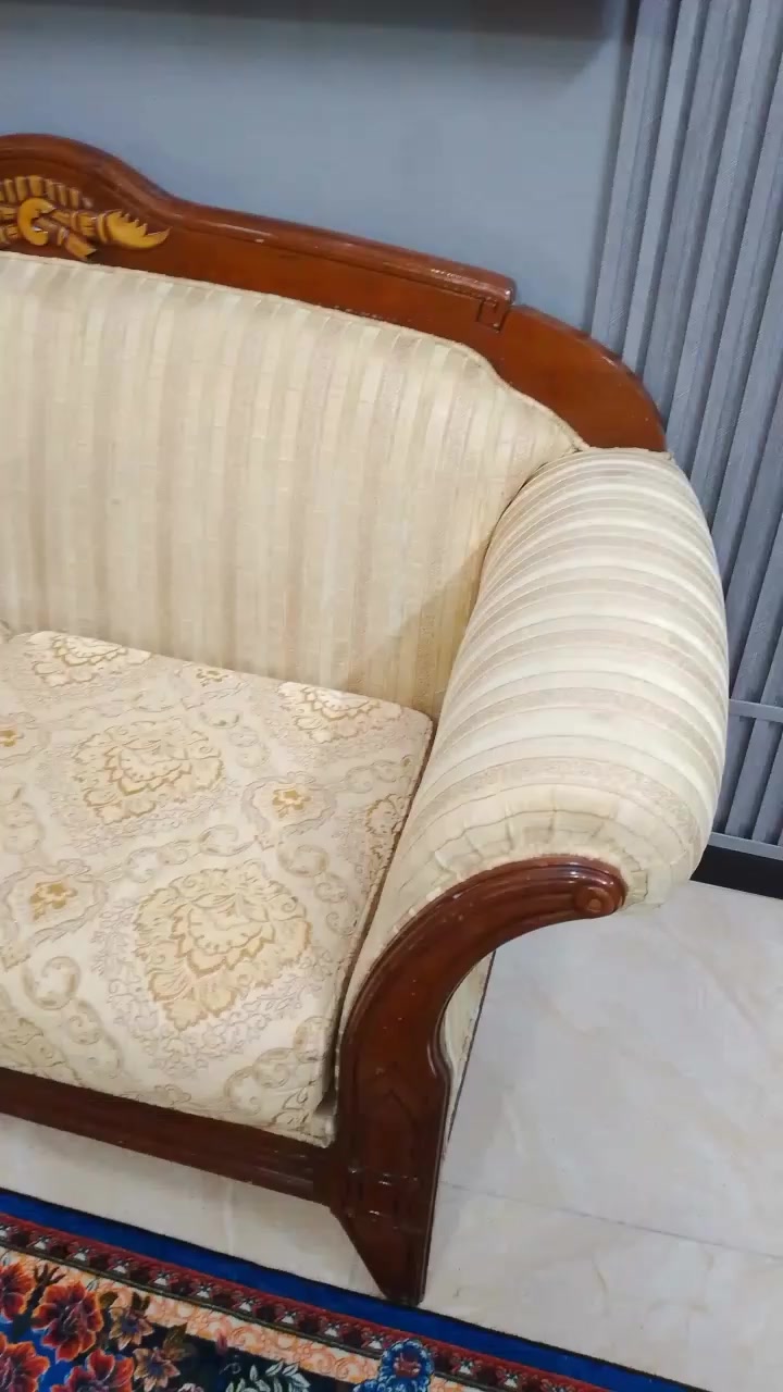 تخم مرتب ونضيف سعر السعر300 الف مكاني البلديات شارع المصرف ***********
