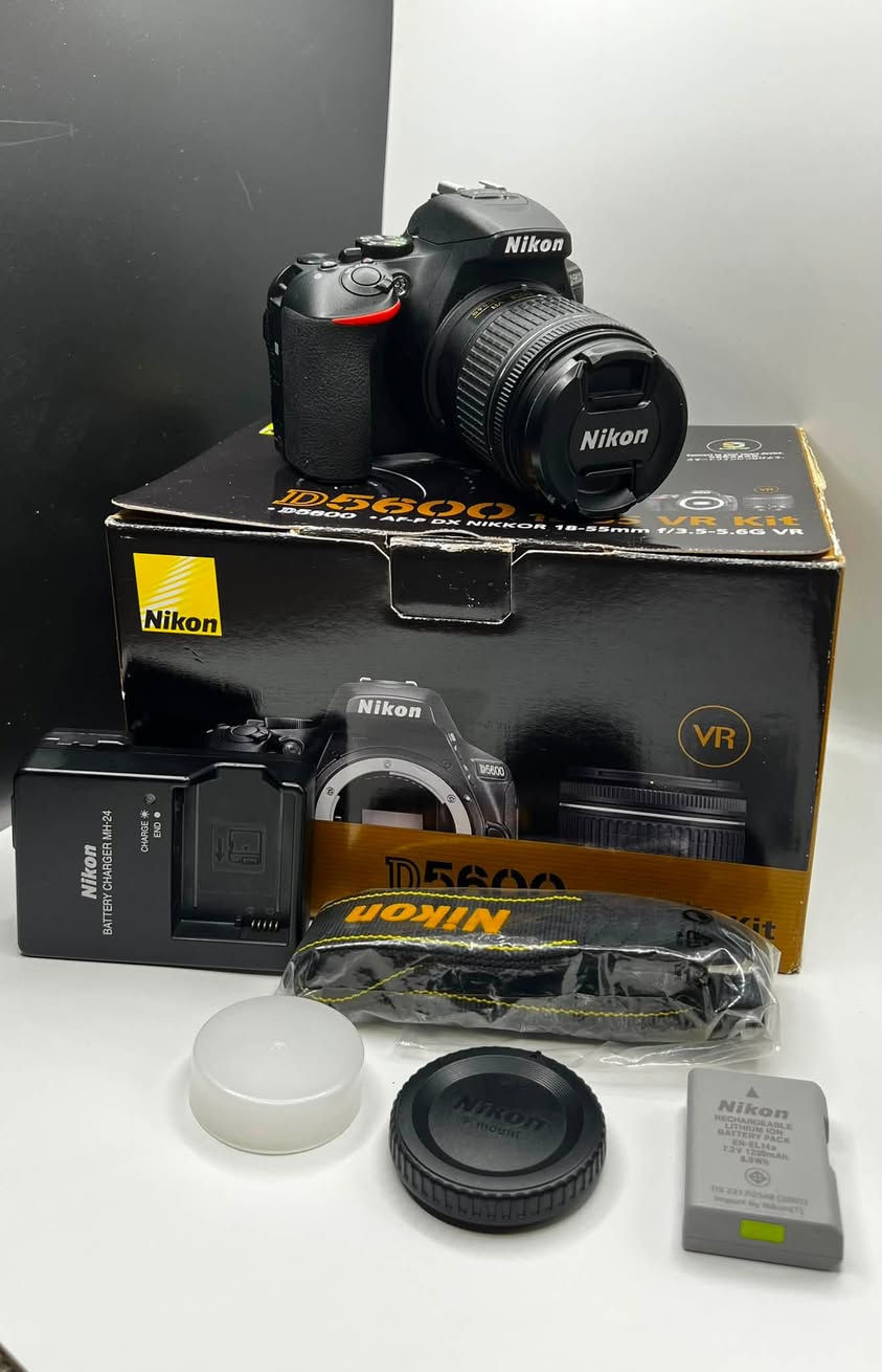 للبيع: كاميرا Nikon D5600 Kit بحالة ممتازة! 📸✨

مواصفات الكاميرا:
 المستشعر: 24.2 ميجا بكسل، DX-format CMOS لصور فائقة الدقة.
 المعالج: EXPEED 4 المتطور لأداء سريع.
 الشاشة: 3.2 بوصة قابلة للإمالة واللمس، لزوايا تصوير مرنة ومريحة.
 التركيز التلقائي: 39 نقطة تركيز لضمان التقاط أدق التفاصيل.
 العدسة: تأتي مع عدسة AF-P DX NIKKOR 18-55mm f/3.5-5.6G VR.
 الاتصال: دعم كامل لـ WiFi و Bluetooth لنقل صورك فوراً إلى هاتفك.
 الفيديو: تصوير بجودة Full HD.
 ISO: نطاق واسع من 100 - 25,600 لأداء مذهل في مختلف ظروف الإضاءة.
📦 محتويات العرض:
كما هو موضح في الصورة، الكاميرا تأتي مع كرتونتها الأصلية، الشاحن، البطارية، حزام الرقابة، وأغطية الحماية للعدسة وجسم الكاميرا.
صور حقيقيه تابعه لي وكاميرا جديده مستخدمه مره واحده

للتواصل والاستفسار:*********** واتساب
