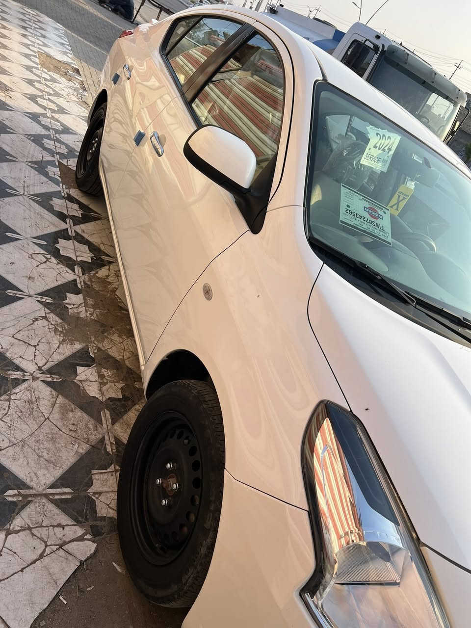 السلام عليكم نيسان سني رقم أربيل بسم الشركه 
سياره جديده سياره كفال بيه بارد بوسه 
السعر 123 ولله ما تلكه سعر هيجي وبيه مجال بسيط 
رقم الهاتف ***********
العنوان بصره
