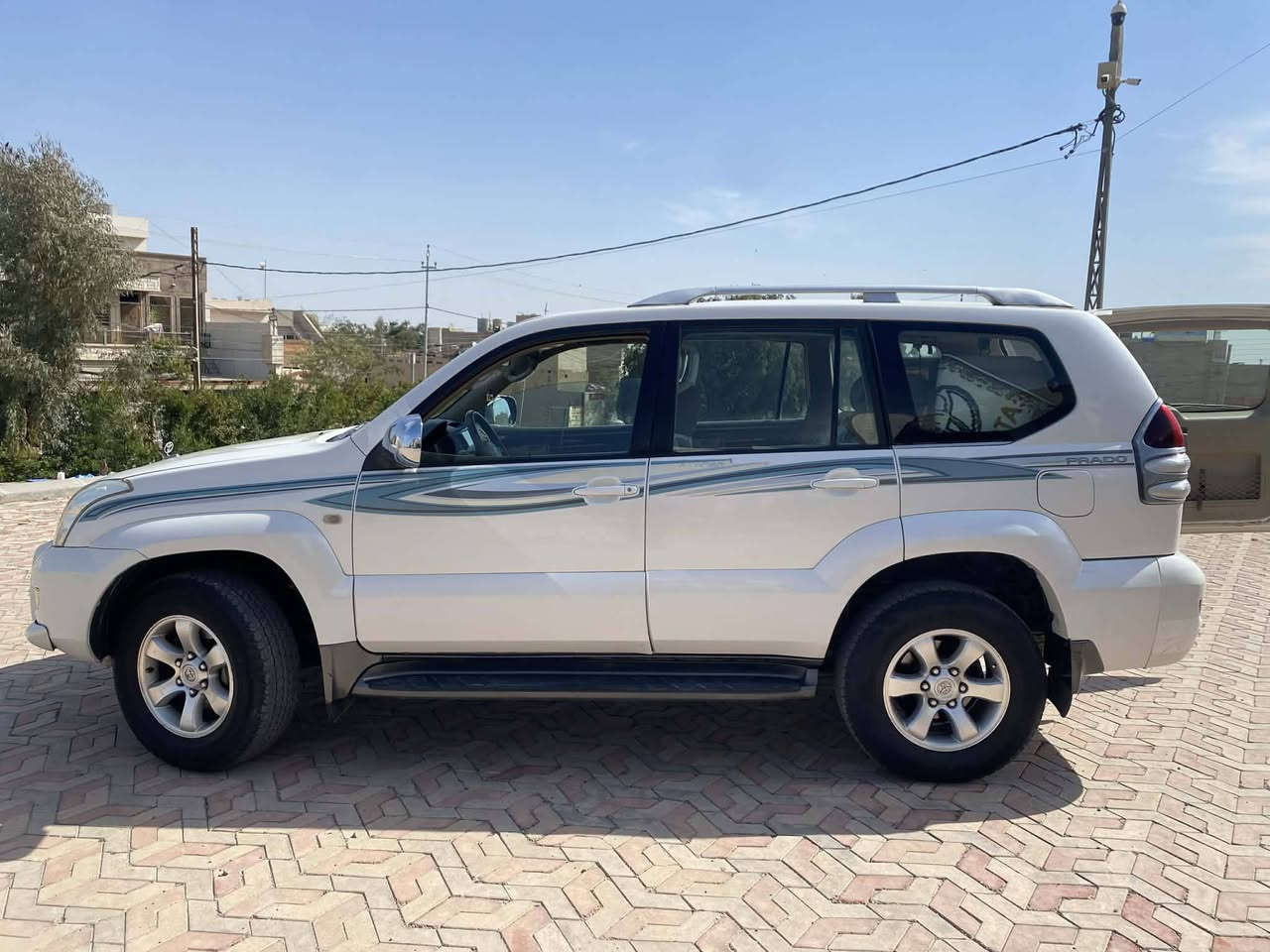 سلام عليكم 
برادو للبيع 🤍 موديل 2006 4 سلندر رقم أربيل مواصفات GX سعودي شاشه بسقف شاشه كاميرا حساس خلفي 7 راكب تبريد مركزي ماشيه 290 الف حقيقي سياره كلين بدون صبغ بدون تعديل مكينه مامفتوح بشرط لا تبخير ولا تنقيص بشرط سياره نضيف مال بيت مو مال معارض رقم موبايل كورك *********** اسيا *********** واتساب سعر 150 وبيها مجال للشراي
