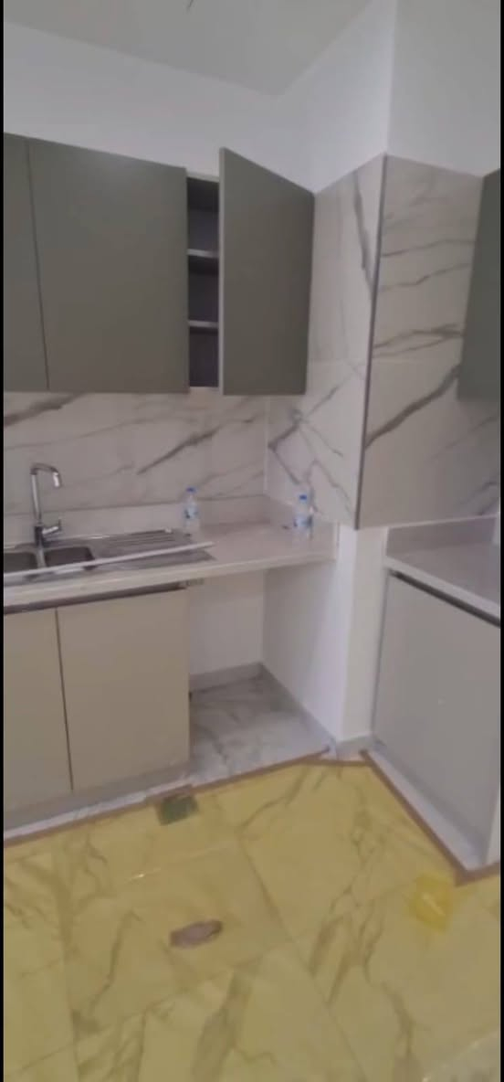 كاونتر  خشب. ومرمر اضافه سنك خلا ط  ومرشحه غير مستعمل. طول 3 متر اضافه اله مكان الثلاجه وبوفيه اضافيه. حاليا مفصخ السعر مليون وواربعميه. مستعجل عله البيع


**إذا كنت صاحب هذا الإعلان وتريد حذفه لأي سبب، رجاءا أرسل رسالة إلى الدعم الفني**