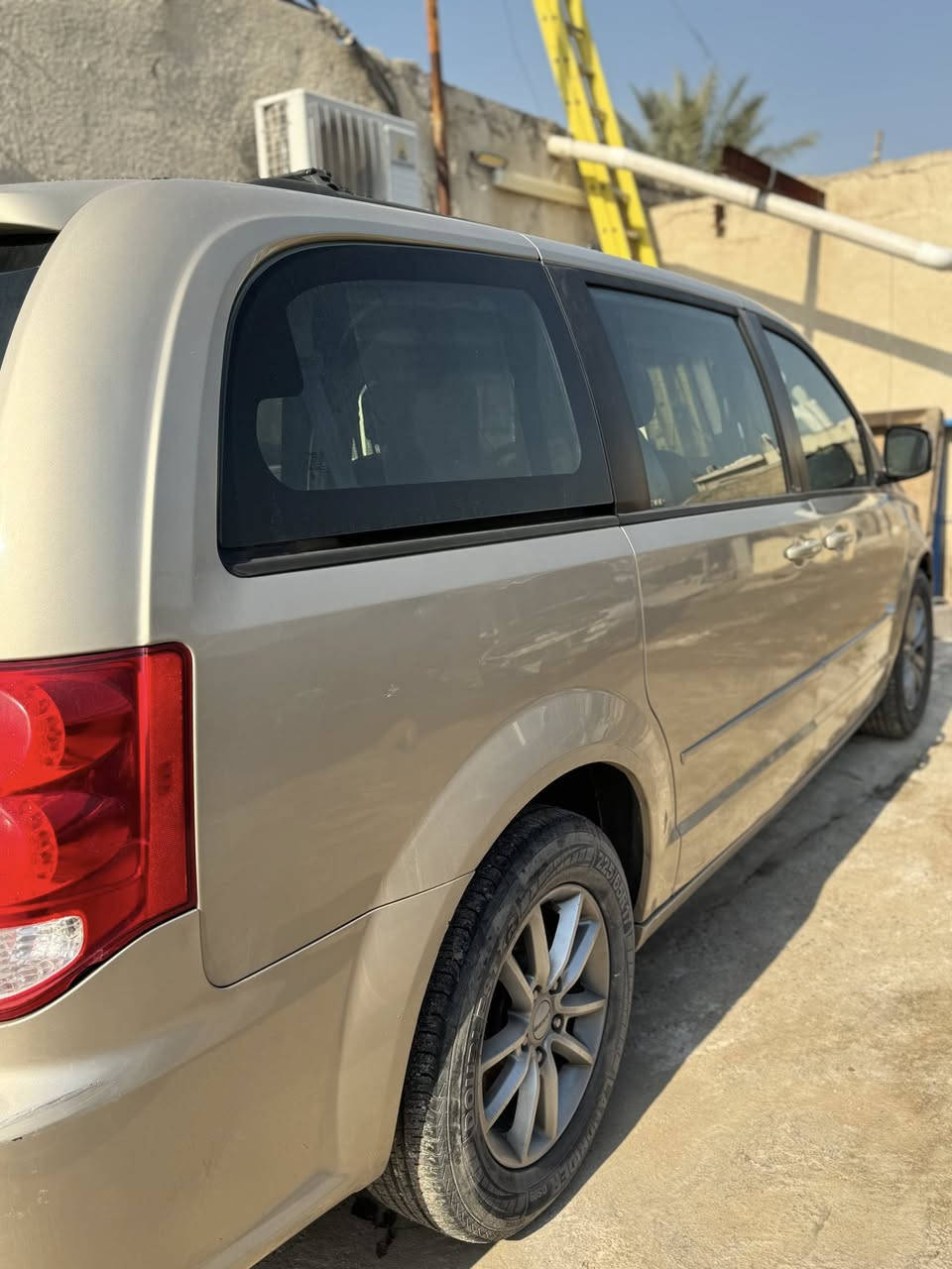 السلام عليكم
سياره دوج كرفان ٢٠١٤
سياره جي تي
سياره كلين بدون حادث
سياره كامل مواصفات واحد على واحد
سياره ابواب كهربائي
جنطه كهربائيه
بردات بلاديه
كراسي اماميه كهربائيه
كراسي خلفيه و اماميه تدفئه
تشغيل عن بعد
تبريد ٣ قطع ثلج
محرك ٣٦٠٠
تخم تاير جديد
السياره رقمها بغداد
سياره ما مشتغله على الخط مال بيت 
السعر ١٦٥ وبيها مجال 
مكاني بغداد 
الرقم ***********
