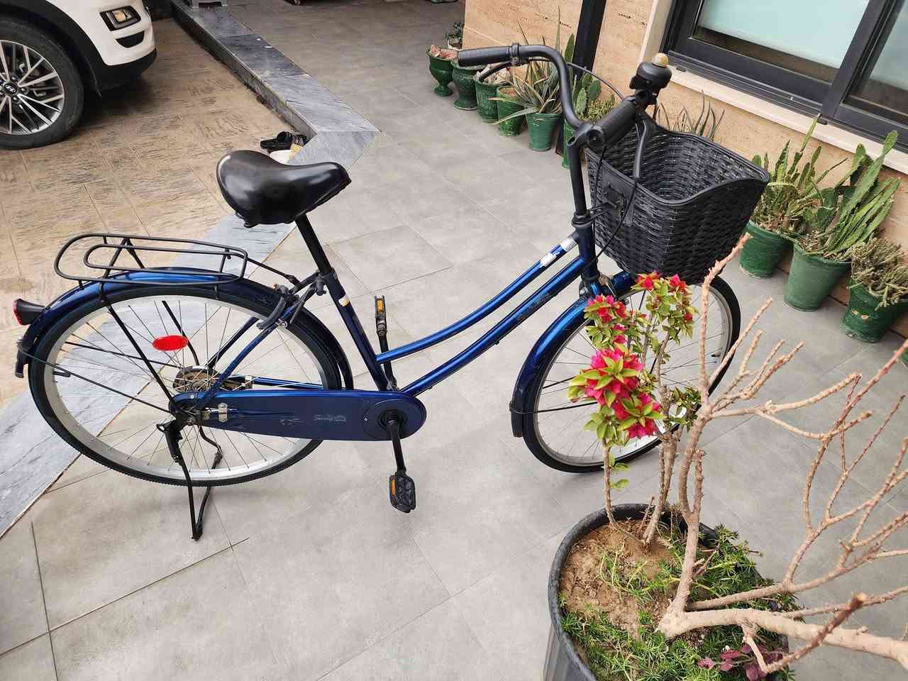 السلام عليكم بايسكل للبيع حجم ٢٦ فول نظافه مال باله السعر ٨٥  الف المكان مجمع مكي السكني هاتف ***********
