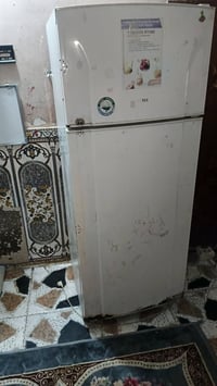 ثلاجه كبيره للبيع نضيفه سعره ١٥٠ العنوان بغداد الحسينيه الراشديه  0772...
