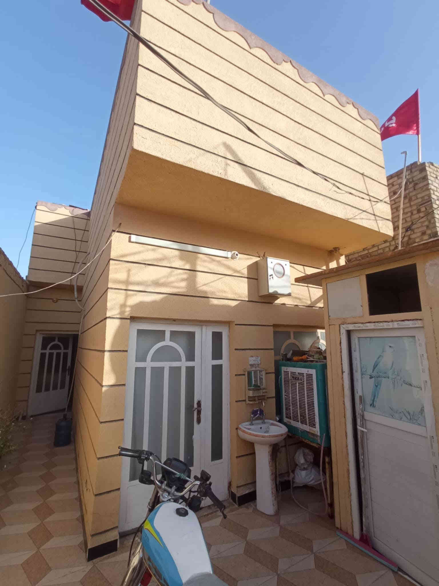 اللهم صل على محمد وال محمد 
دار للبيع المساحه 100م طابو زراعي سند 25 تحويل مباشر 

                                   طابق واحد 
غرفه وكلدور وستقبال ومطبخ ومجمع صحيات داخل وخارج وبيتونه 

عنوان حله شارع 100قرب جسر المشات 

منطقه سكنيه خدمات بيت جديد ومرتب ولسعر جدا مناسب 

السعر   55  وممكن تفاوض للاستفسار اكثر اتصال ***********

                                      ملاحضه

عندك عقار اتريد اتبيعه او تأجره طابو صرف او طابو زراعي مراسلت الصفحه او اتصال ***********
