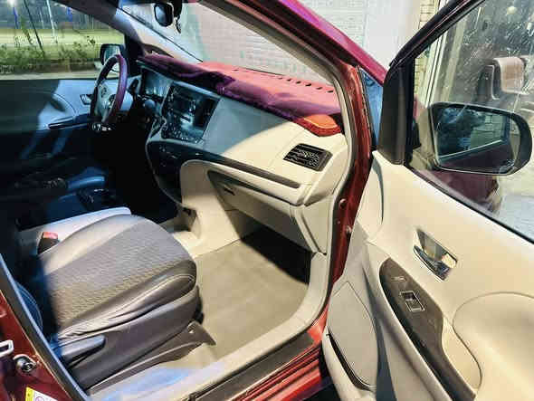 السلام عليكم 
للبيع تويوتا سينا 2014 v6 
7 راكب سياحي vip
سيارة خير من الله كير محرك تبريد صدر بشرطط 
سيارة حلوة وكاعده وبالخير علياخذها 
السيارة صبغ عام  اثر حادث وبيها معجون  
اعيد واكرر السياره صبغ عام
بدون دواخل بدون شاصي بدون لغد 
ترايها يخبل 
تشغل وتطلع وين ماتريد تروح 

مواصفات LE: يعني فول 1/1 لمتيد
سيارة رقم بغدادد
تحويل ثاني يوم 
السيارة يحتاجلها بعض الترتيبات البسيطه 
..................................
السعرر (117$) وبيها مجال للشراي ( خواتها 160وفوك )
بالعافية عالياخذهه
وماكو بهيج سعرر ابد ❗️❗️
بغداد شارع فلسطين ***********
