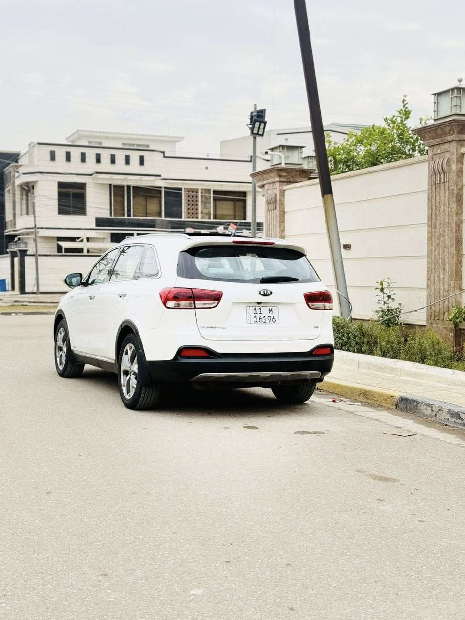 سورنتو ١٦ خليجي  رقم بغداد بسمي
فول مواصفات  واحد ع واحد 
مكفولة كفالة عامة فقط بارد
محرك  والكير كفالة عامة 
عداد المسافة 99 حقيقي 
 المواصفات 
ستة سلندر 
٧راكب 
فور ويل 
٣ قطع تبريد 
جنطة كهربائية 
بصمة تشغيل 
ابواب بصمة
مرايات شفط مع اشاير 
زراك لايت 
بانو راما 
مري شفط 
علامة سورنتو بدوسة ضوئيه
حساسات امامي
حساسات خلفي
٤ انضمة تشغيل سبورت ...ايكو.... عتيادي... ادشن
٥ ويل كروم
شاشة 
جي بي اس
فول تحكم ستيرن 
نضام تثبيت السرعة
مكينة وكير وحدادية كلش جديده
زنون عالي  ناصي 
كشافات ضباب
كشن السايق ولراكب كهربائي
كامرة دوارة خلفية
كشن امامي خلفي تدفئة وتبريد 
ونعتذر عن الاطالة بعد بيه مواصفات 
السعر٢١٣ وبيها مجال 
رقم الاستفسار***********
العنوان بغداد
