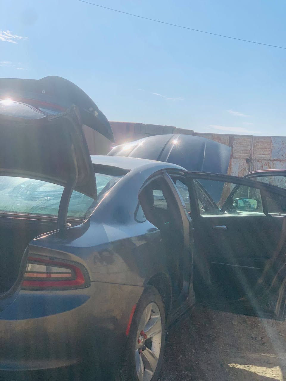 سلام عليكم 
دودج جارجر الفين 16
 الفئة SXT.
 
   اللوحة اربيل خصوصي
 ..اللون سود...
مادة المقعد. قماش
عدد المقاعد 4 
محرك 3.600
6 .سلندر
اوتوماتيكيه

مكان ديالى 
الاستفسار تصال على الرقم مبايل ***********
***********
