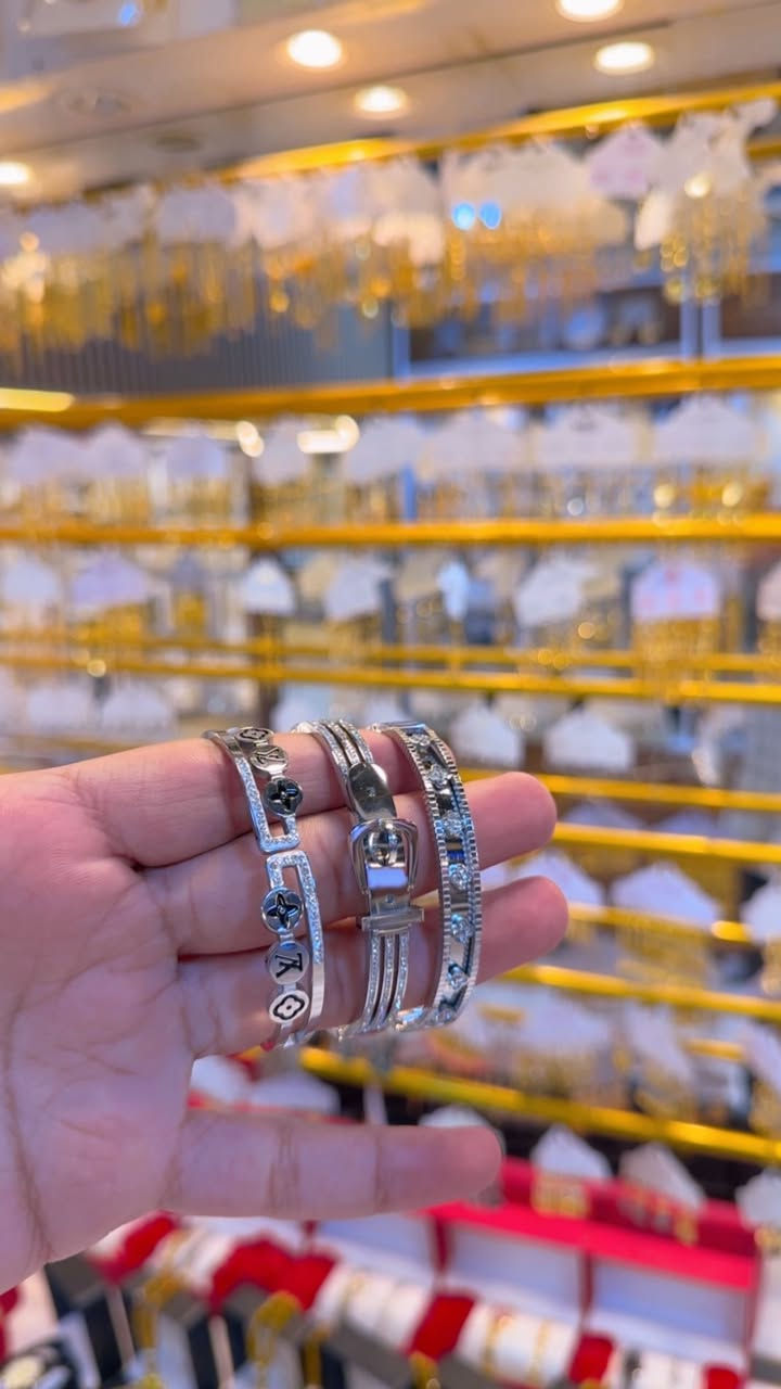 مساء الخير 
وفرنالكم سوارات شوفو جمال سعررر 3000 الاف ❤️


**إذا كنت صاحب هذا الإعلان وتريد حذفه لأي سبب، رجاءا أرسل رسالة إلى الدعم الفني**