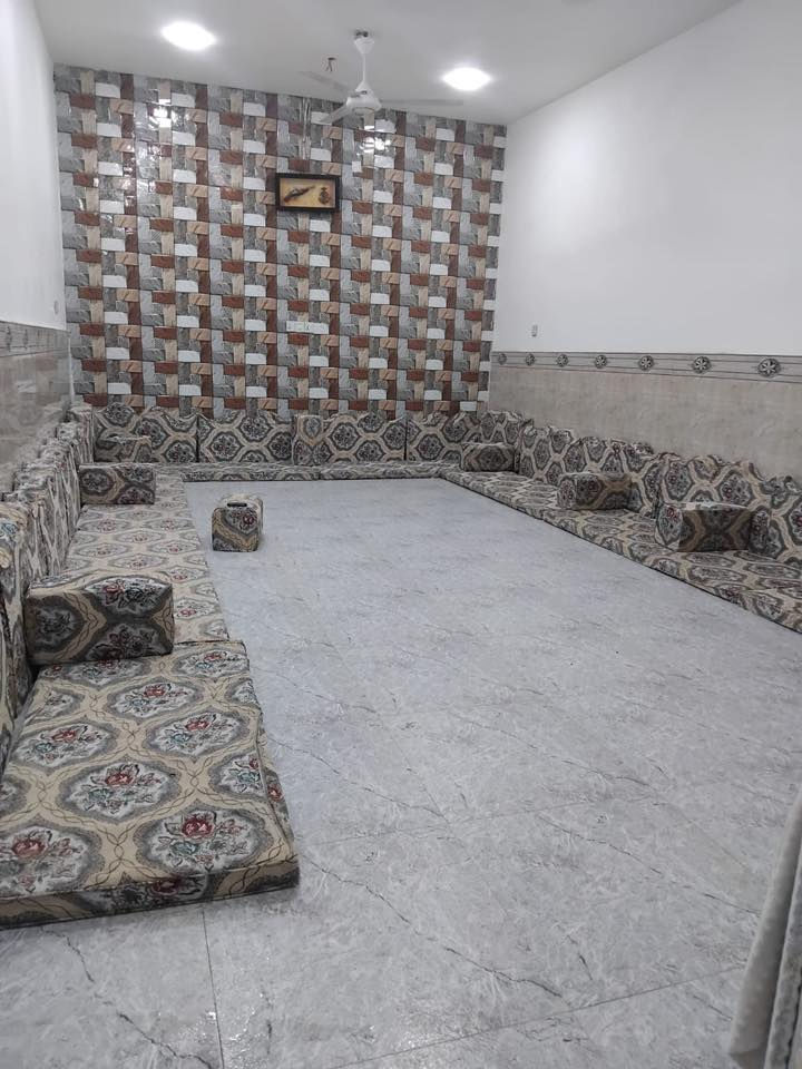 بيت مساحه ٢١٠ نزله ال بو فياض مقابيل مجمع نور الناظر فرع صيدليه الوتين البيت متكون من غرفتين وصاله ومطبخ واستقبال ومناور اثنين وصحيات داخليه وخارجيه البيت صب كونكريت زراعي رقم الهاتف***********
