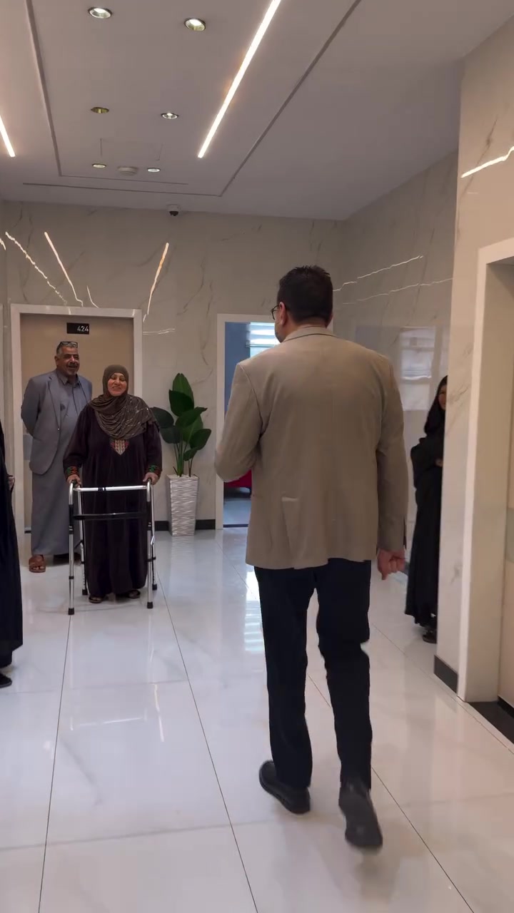خلال 6 ساعات بدوا يمشون!
جينه نطلعهم… لكيناهم يمشون!
مو سحر — هذه نتيجة تبديل المفصل بالطريقة الحديثة.
ألم أقل، حركة أفضل، وحياة ترجع طبيعية من جديد.
بخبرة دكتور إيهاب ياسين، الطب يرجّع الأمل
خطوة بخطوة… ومن أول يوم تبدي النتيجة تبين.
للاستفسار والحجز:
*********** – ***********
📍 بغداد – الحارثية – شارع الكندي – مستشفى الأميرات
