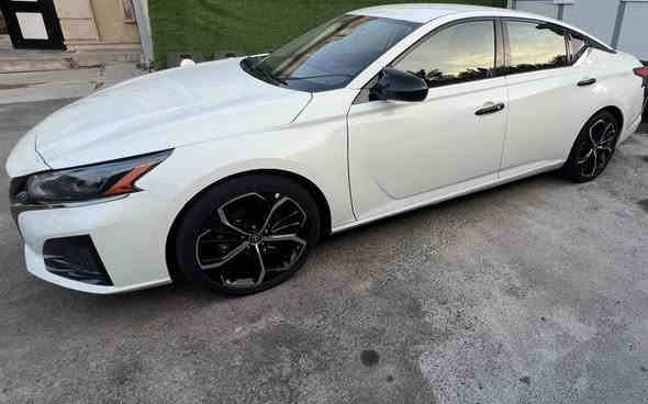 السلام عليكم 
نيسان التيما

موديل ٢٠٢٣

SR فئه

حادث كما موضح بالمنشور

ممواصفات ال SR

معروفه شفتات

داخل جلد وامخمل

نقطه عمياء

بيبان بصمه

تشغيل بصمه

تشغيل عن بعد 

بسمي رقم بغداد

مابيها اي نقوصات كير محرك كهربائيات تبريد كلها كفالة

عنوان بغداد اليرموك الأربع شوارع /*********** ممتواجد ع فيس
