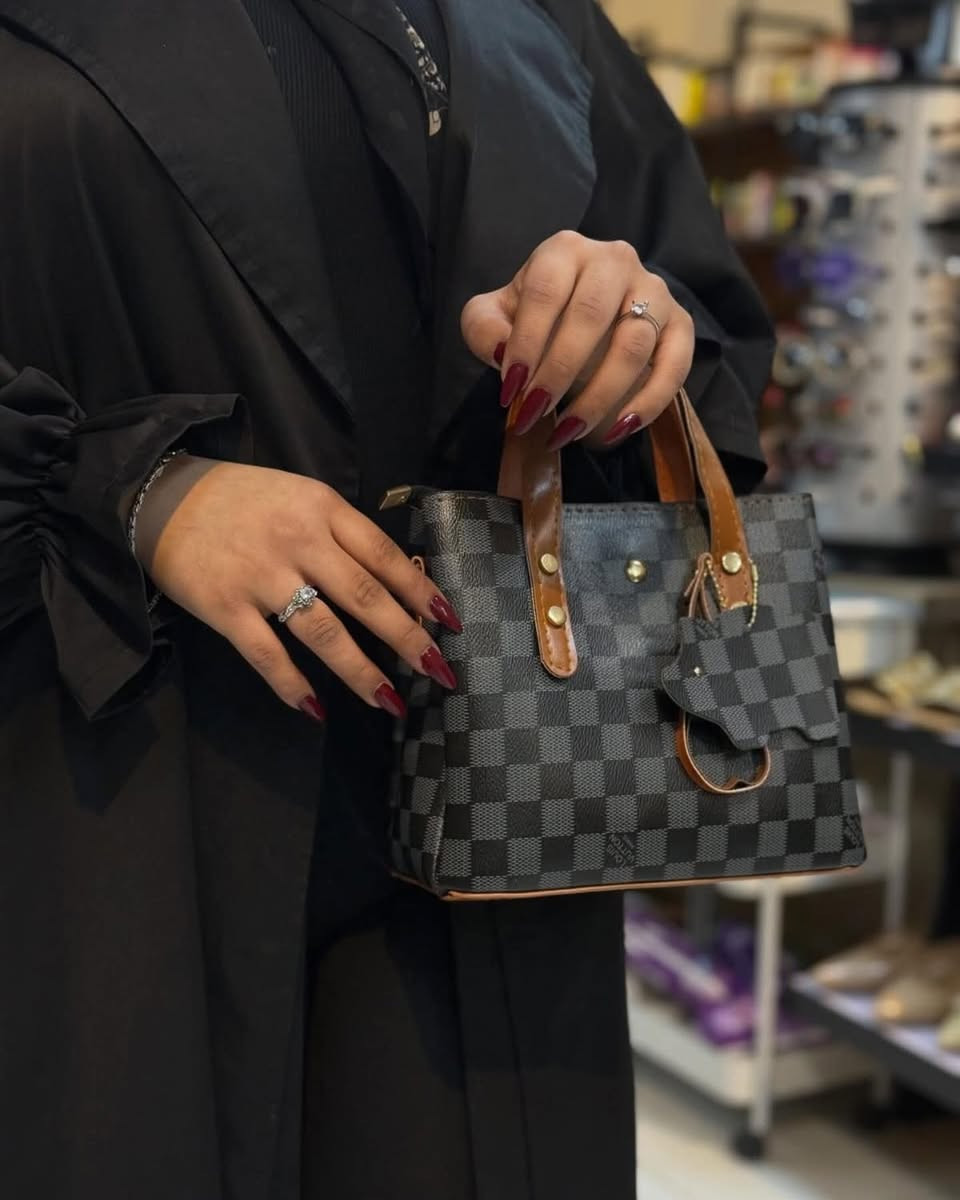 سلسبيل للاحذيه او الحقائب 
حقيبه حجم وسط 🇹🇷🇹🇷
السعر  
8.000 قطعتين 15.000
يوجد خدمة توصيل 
العنوان بغداد المحموديه شارع للمركز قصيريه الخياطات مقابل ازياء النور التركيه


**إذا كنت صاحب هذا الإعلان وتريد حذفه لأي سبب، رجاءا أرسل رسالة إلى الدعم الفني**