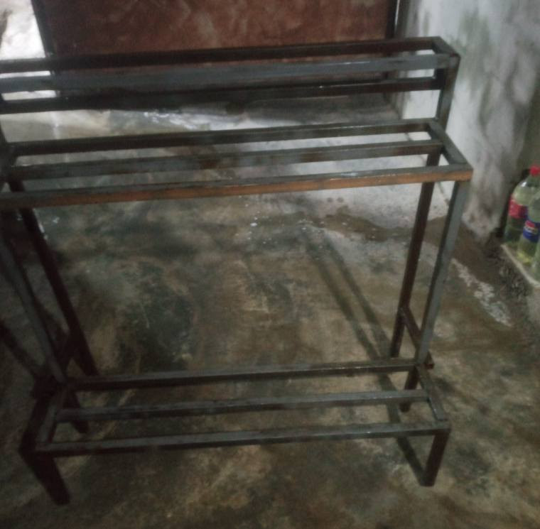 ميز  بانزين جبير الحجم يشيل تسعا قارورات فوك اربعه جوه اربعه السعر 25 كركوك ***********

