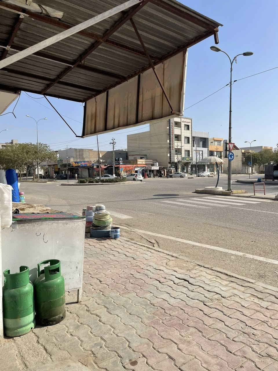 ئەم دوکانی کارەبایە بۆ فرۆشتن لای فلکەی ئاوارەکان تەنیشت دەرمانخانەی چارە  ئەوەش ژمارەی مۆبایل(***********
