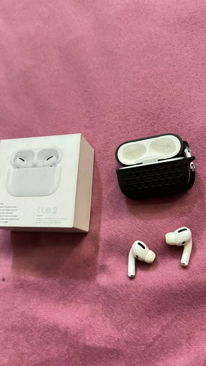 شاومي 14 تي برو ذاكره 1 تيرا مع كامل ملحقاته مع سماعة ابل برو الاصليه
الشاشة: AMOLED بحجم 6.67 بوصة بدقة 1220p
المعالج: Mediatek Dimensity 9300+
الكاميرات: خلفية 50+50+12 م.ب/ امامية 32 م.ب
الذاكرة+الرام: 256/512/1000 + 12/16 جيجابايت
نظام التشغيل: Android 14
البطارية: 5000 مللي امبير - 120 واط

مستخدم قليل جدا السعر مع السماعه 550 الف  قفل مكاني الكاظميه


**إذا كنت صاحب هذا الإعلان وتريد حذفه لأي سبب، رجاءا أرسل رسالة إلى الدعم الفني**