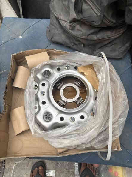 سلام عليكم اخوان عينه وكلج مال نيسان سته سلندر كامل مكاني بغداد الشماعية سعر مطلوب بيهن 270 وهاذا رقمي ***********
