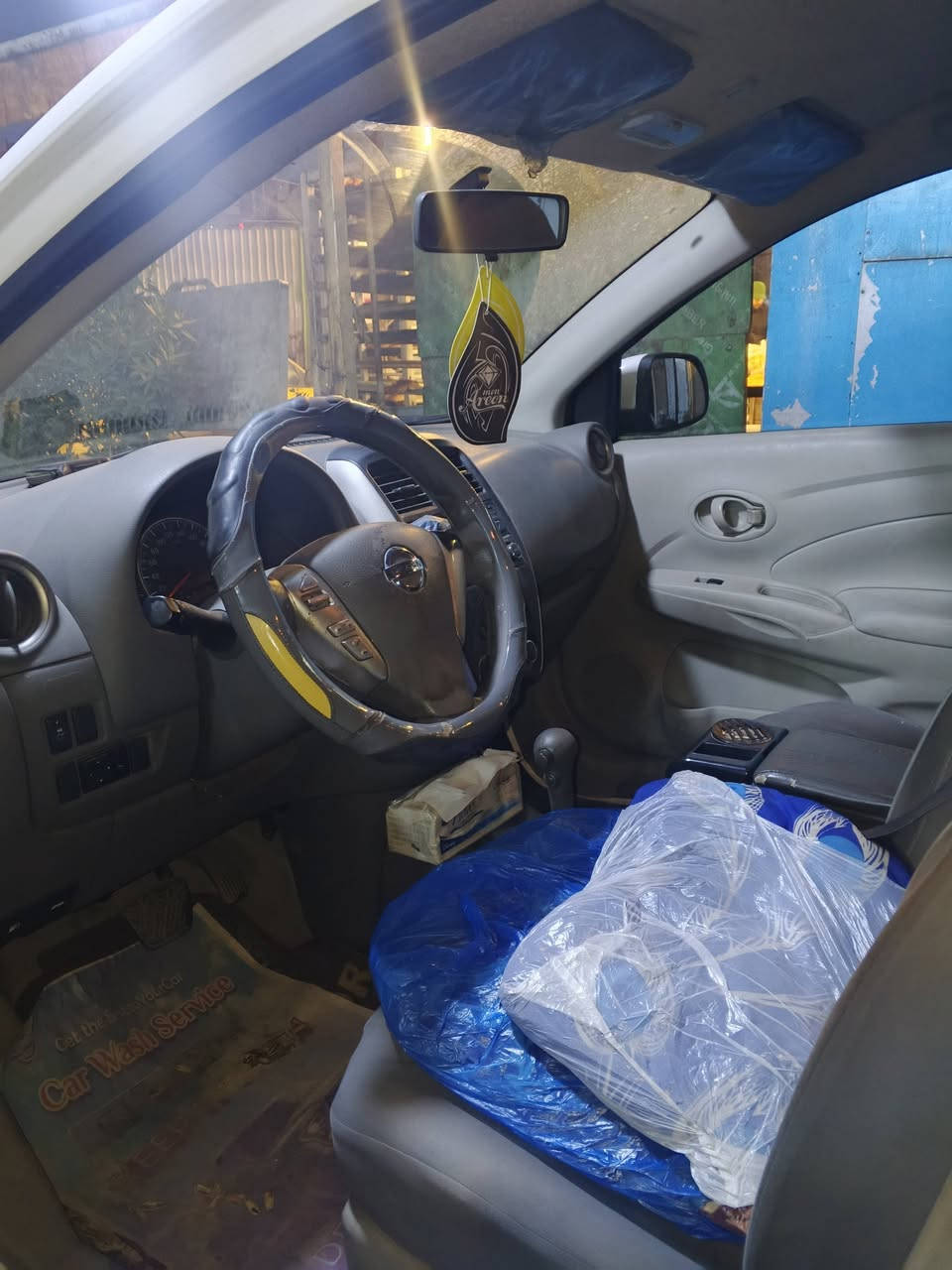 مكلف بنشر نيسان سني موديل2023
مواصفات السني معروفه 
السياره مكفوله كفاله عامه عدا شخطات بسيطات ثنين وحده بلباب الخلفي اليمين والجاملغ الخلفي صفحة السايق ونضيفه وخير من الله وبلعافيه على الياخذها 
للاستفسار اكثر رقم صاحب السياره ***********
سعر السياره 115
شده و15ورقه بيها مجال حك الجيه 
العنوان بغداد حي القاهره
