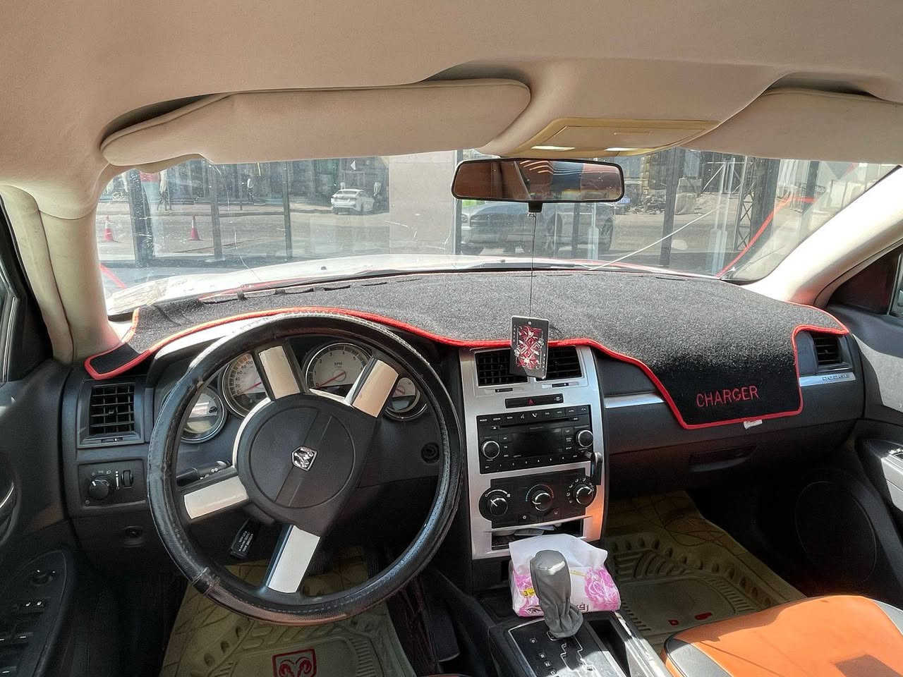 السلام عليكم 
جارجر 2009
محرك 3500 كفاله بس ما عده الارباع الوره
 و تبريد شغال تخم تاير السياره جاهزه من كلشي السياره ما ناقصه برغي وجديده
 السعر 115 وبيه مجال
 العنوان البصره 
 الهاتف ***********
