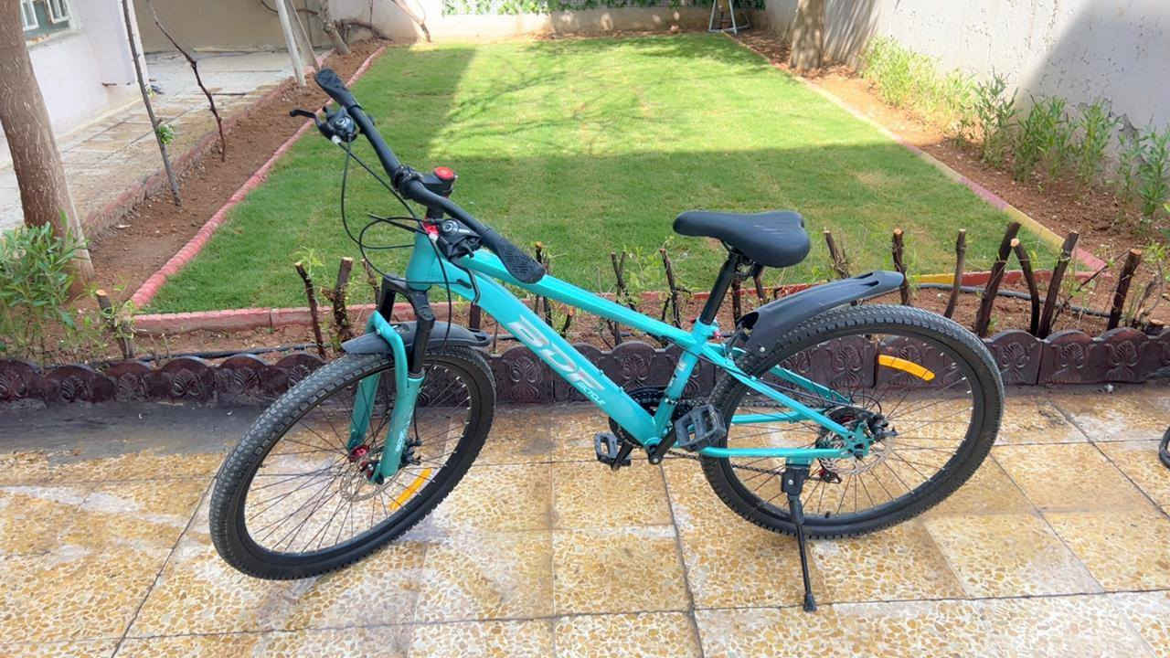 بايسكل حجم 26 جديد بعدها السعر 120 وبيه مجال ***********
